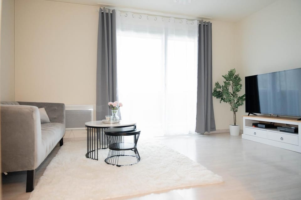 Communal lounge/ TV room, TV and multimedia, Living room