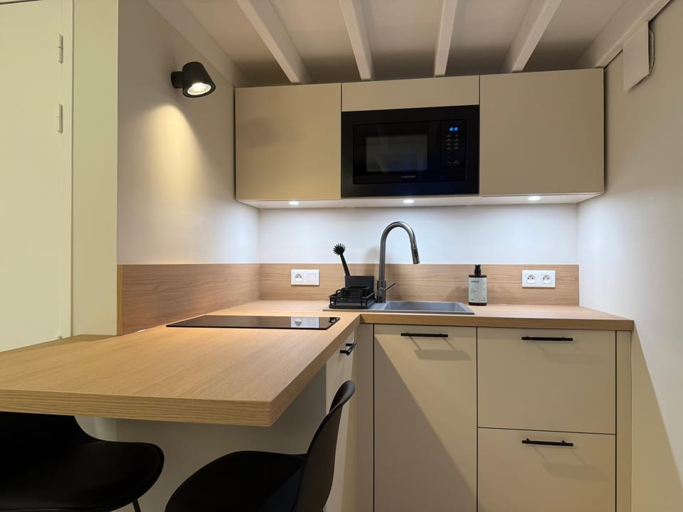 Kitchen or kitchenette, oven, stove