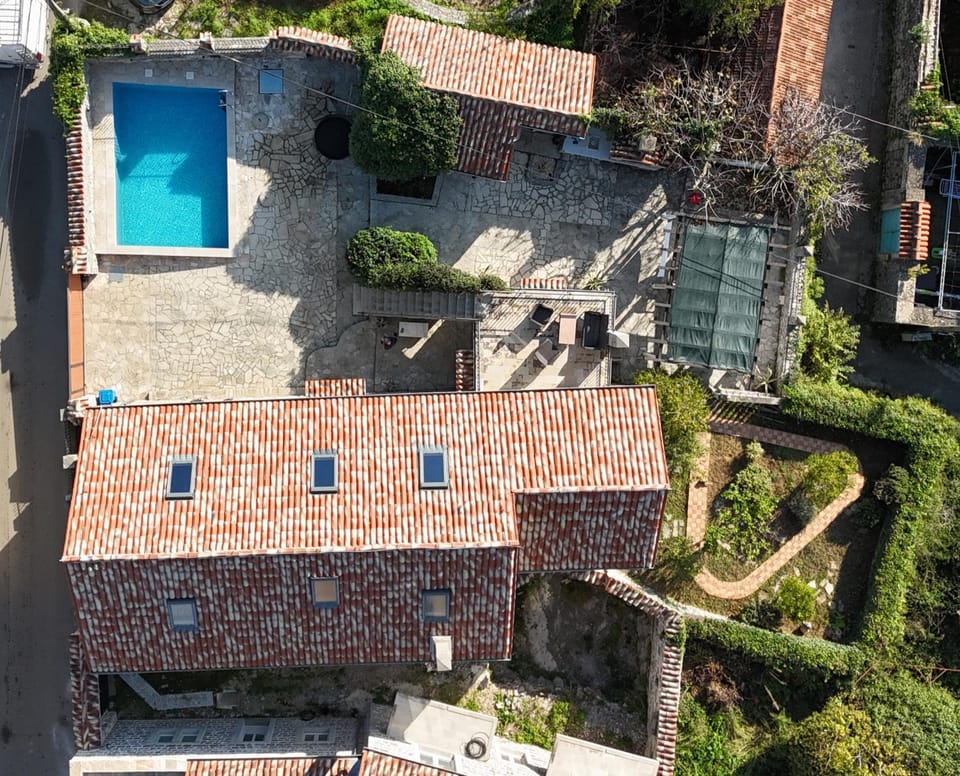 Property building, Bird's eye view, Garden, Garden view, Pool view
