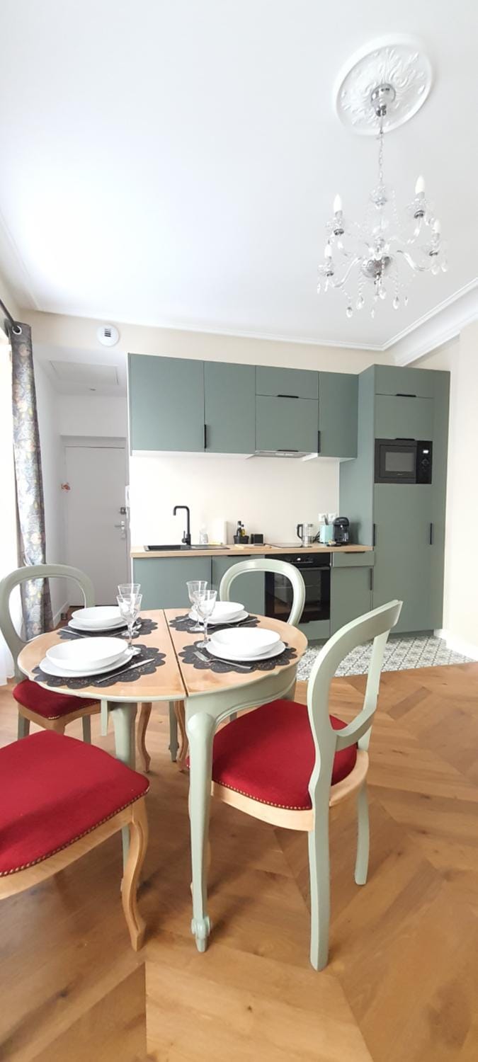 Kitchen or kitchenette, Dining area, minibar, pet friendly, stove