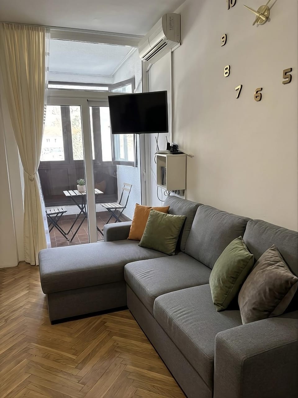 TV and multimedia, Living room, Seating area