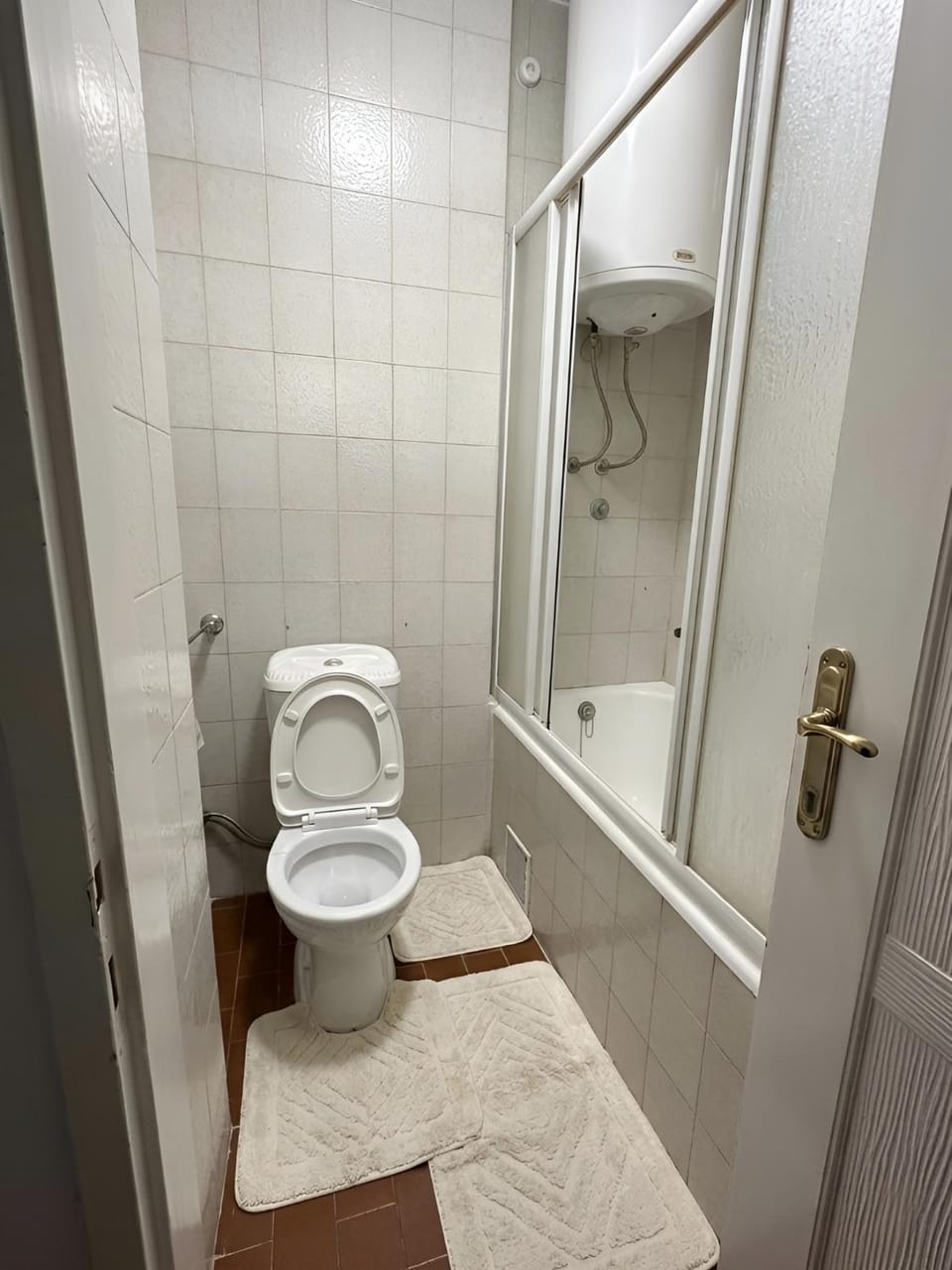 Shower, Toilet, Bathroom, towels