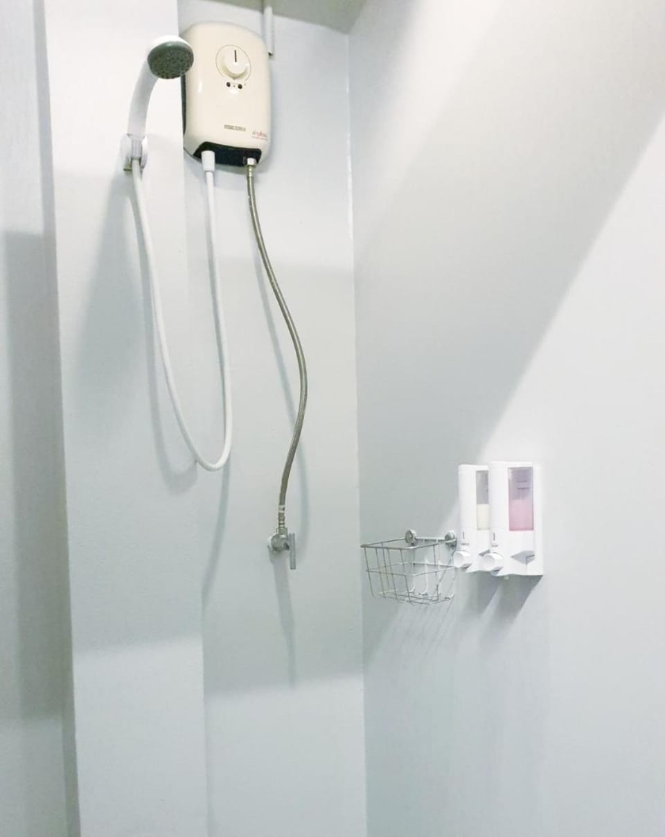 Shower, Toilet, Bathroom, Bathroom