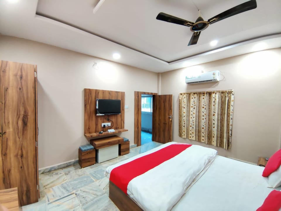 Bed, TV and multimedia, Photo of the whole room, Bedroom