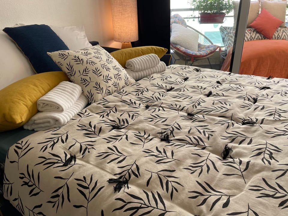 Le Fondant-Parking-Terrasse Apartment in Occitanie