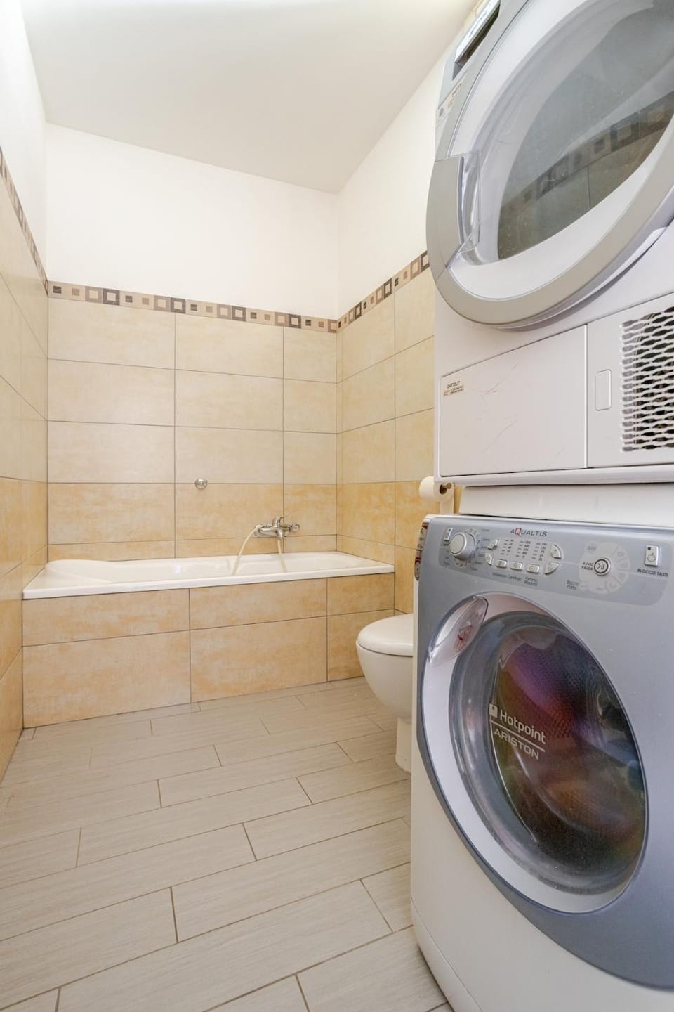 Bathroom, Bath, washing machine, dryer