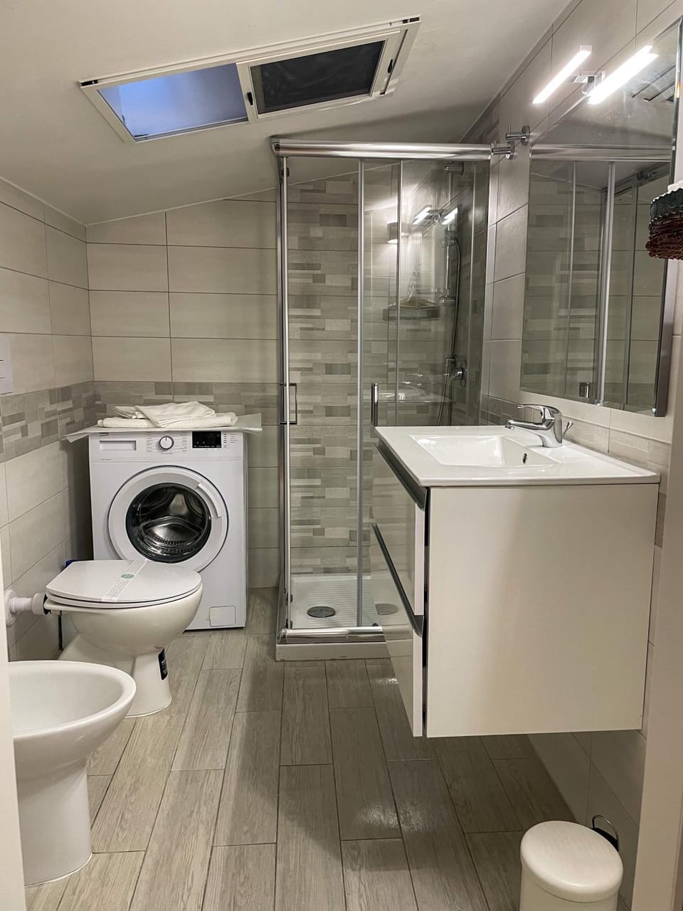 Shower, Toilet, Bathroom, washing machine