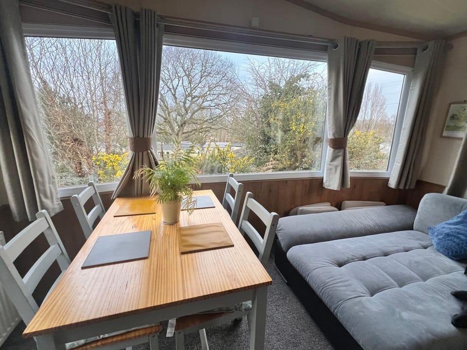 Rockley Valley TV36 Campground/ 
RV Resort in Poole