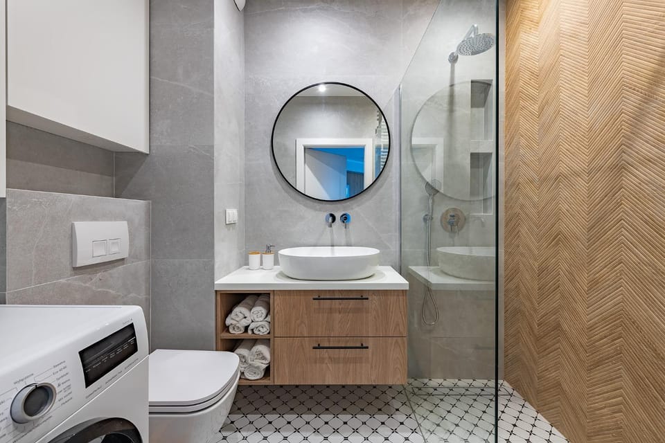 Shower, Toilet, Bathroom, towels, washing machine