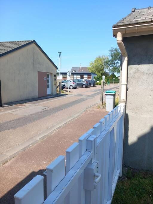 Neighbourhood, Street view, Parking