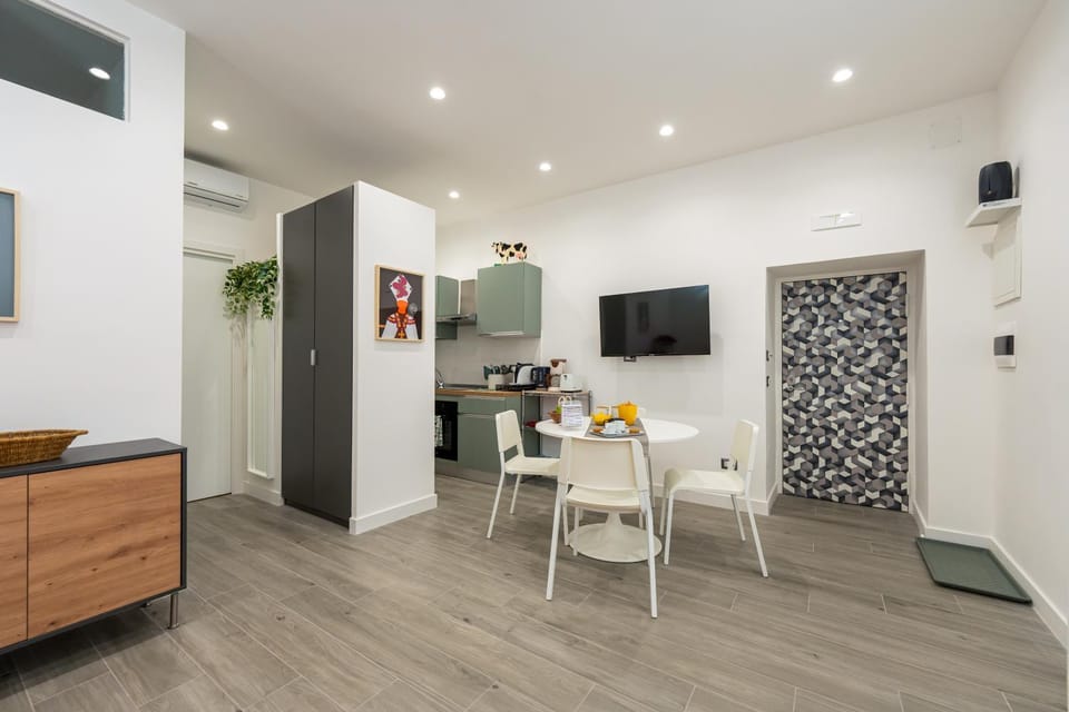TV and multimedia, Living room, Dining area, Evening entertainment