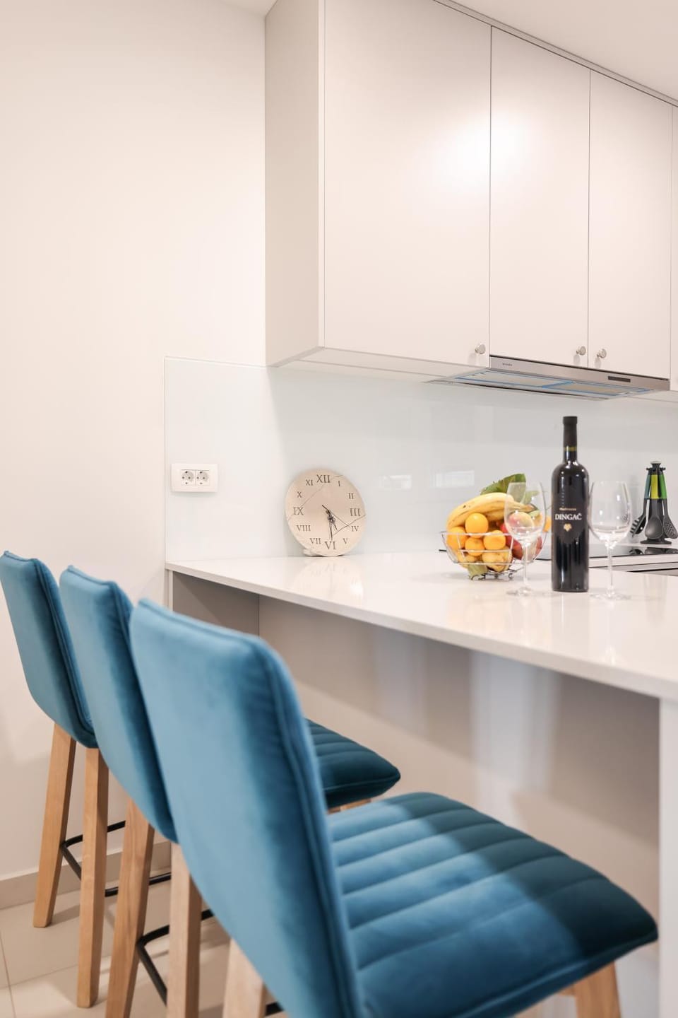 Kitchen or kitchenette, Food and drinks, Seating area, Dining area, Food, minibar