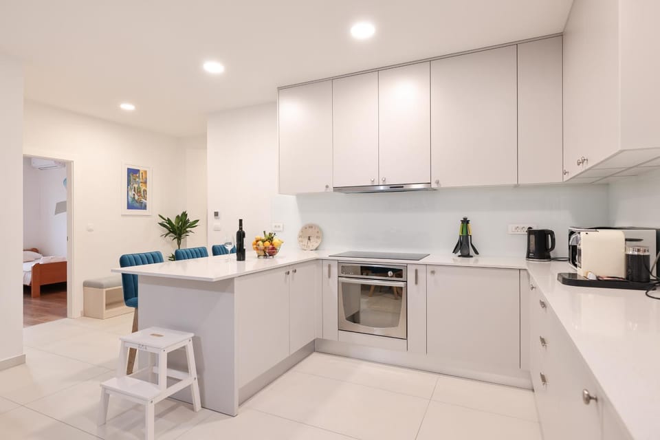 Coffee/tea facilities, Kitchen or kitchenette, Dining area, dishwasher, minibar, oven, pet friendly, stove, toaster