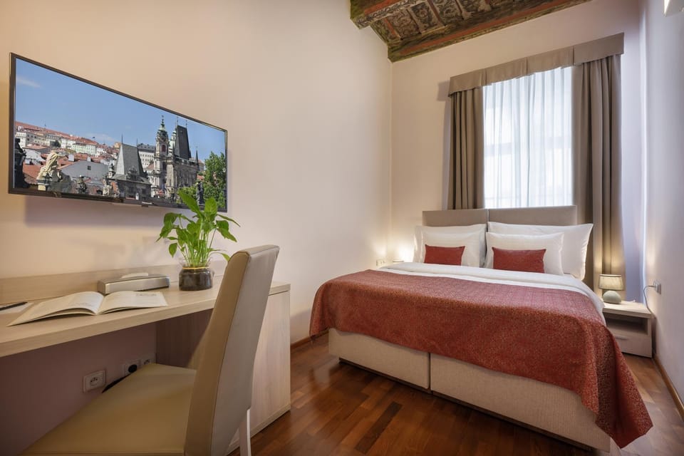 Bed, Photo of the whole room