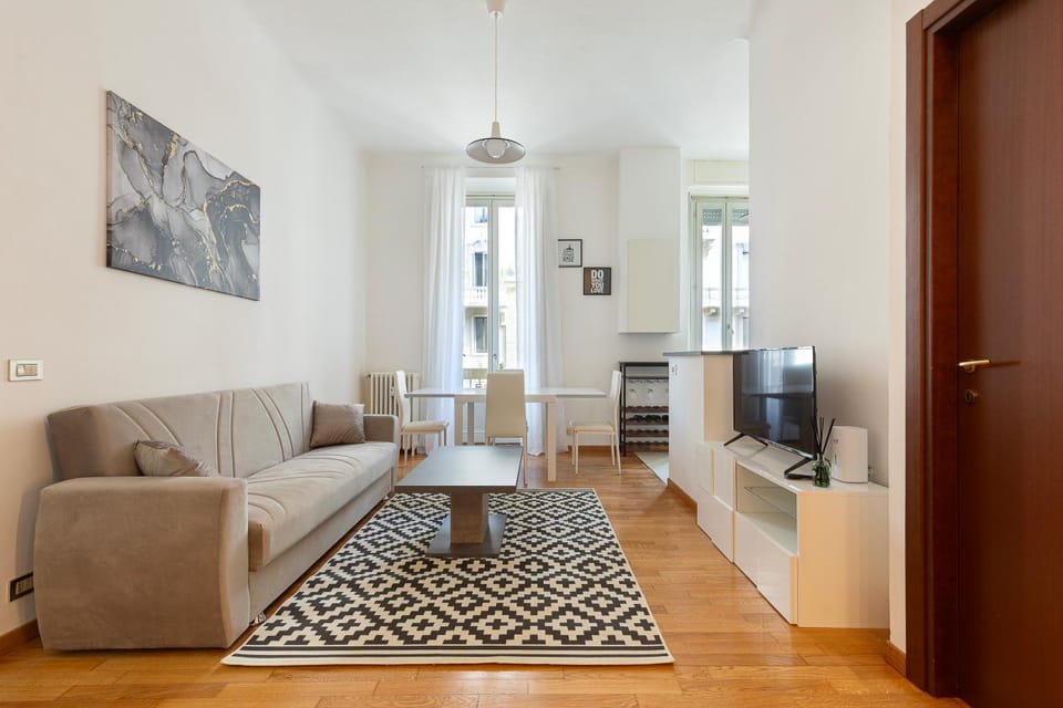 TV and multimedia, Kitchen or kitchenette, Living room, Seating area, Dining area