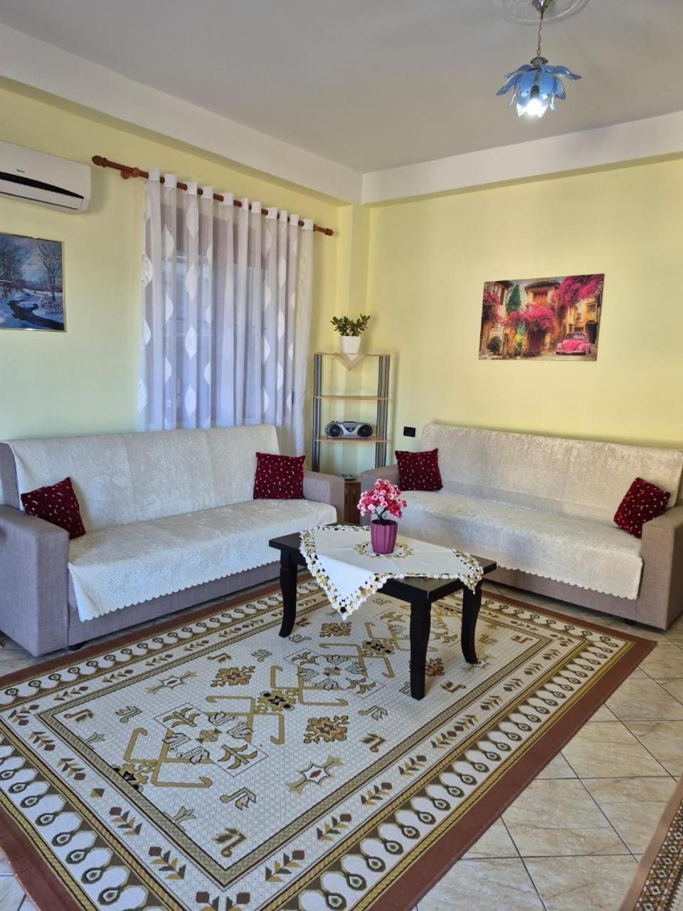 Living room, Seating area