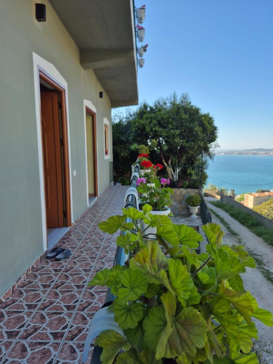 Property building, Spring, Day, Natural landscape, Garden, View (from property/room), Balcony/Terrace, Garden view, Mountain view, Sea view