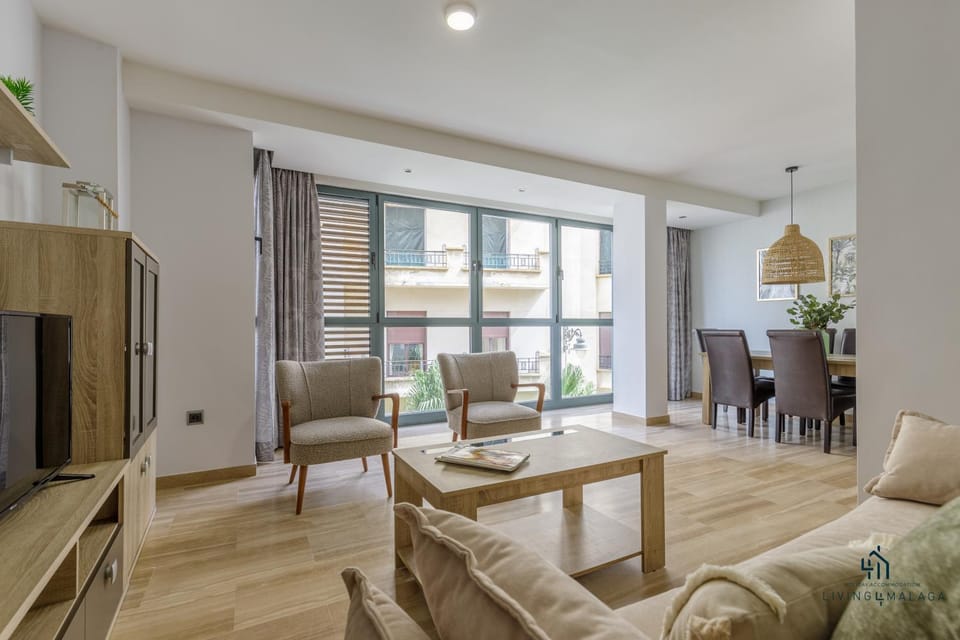 TV and multimedia, Living room, Seating area, Dining area