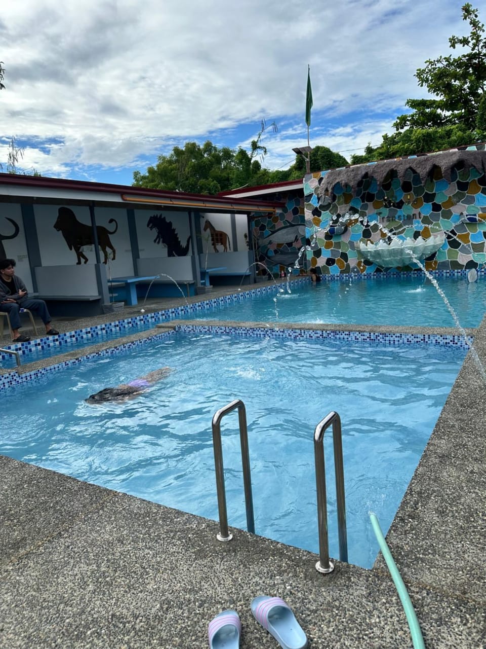 RRJJ's TRANSIENT - A minute walk away from the beach Hotel in La Union