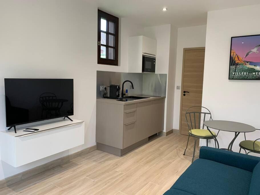 TV and multimedia, Kitchen or kitchenette, Living room, minibar