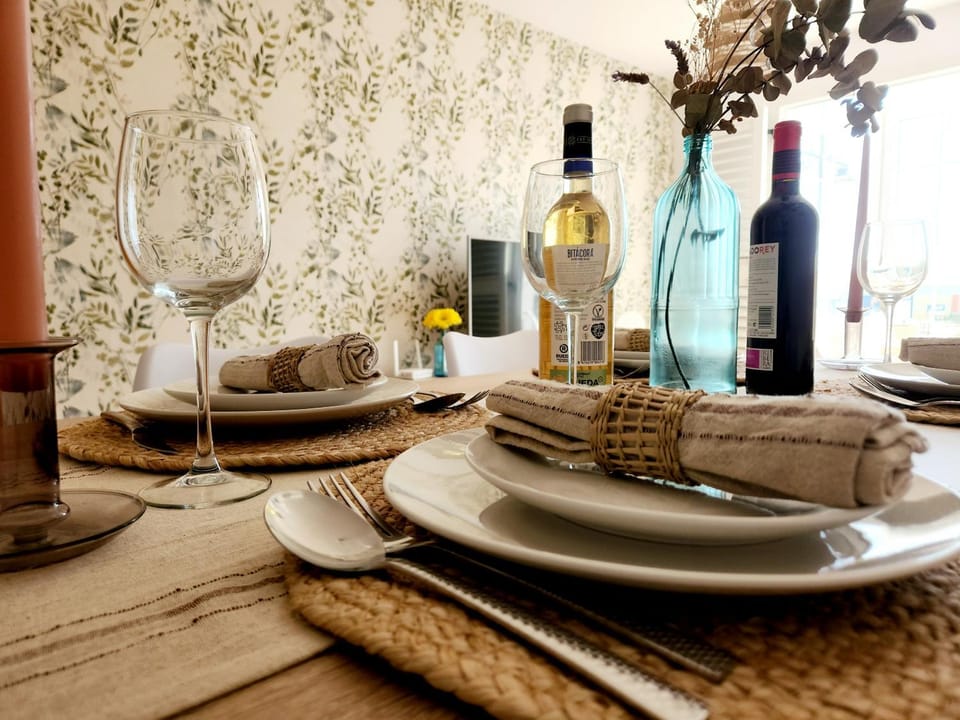 Dining area, Lunch, Dinner