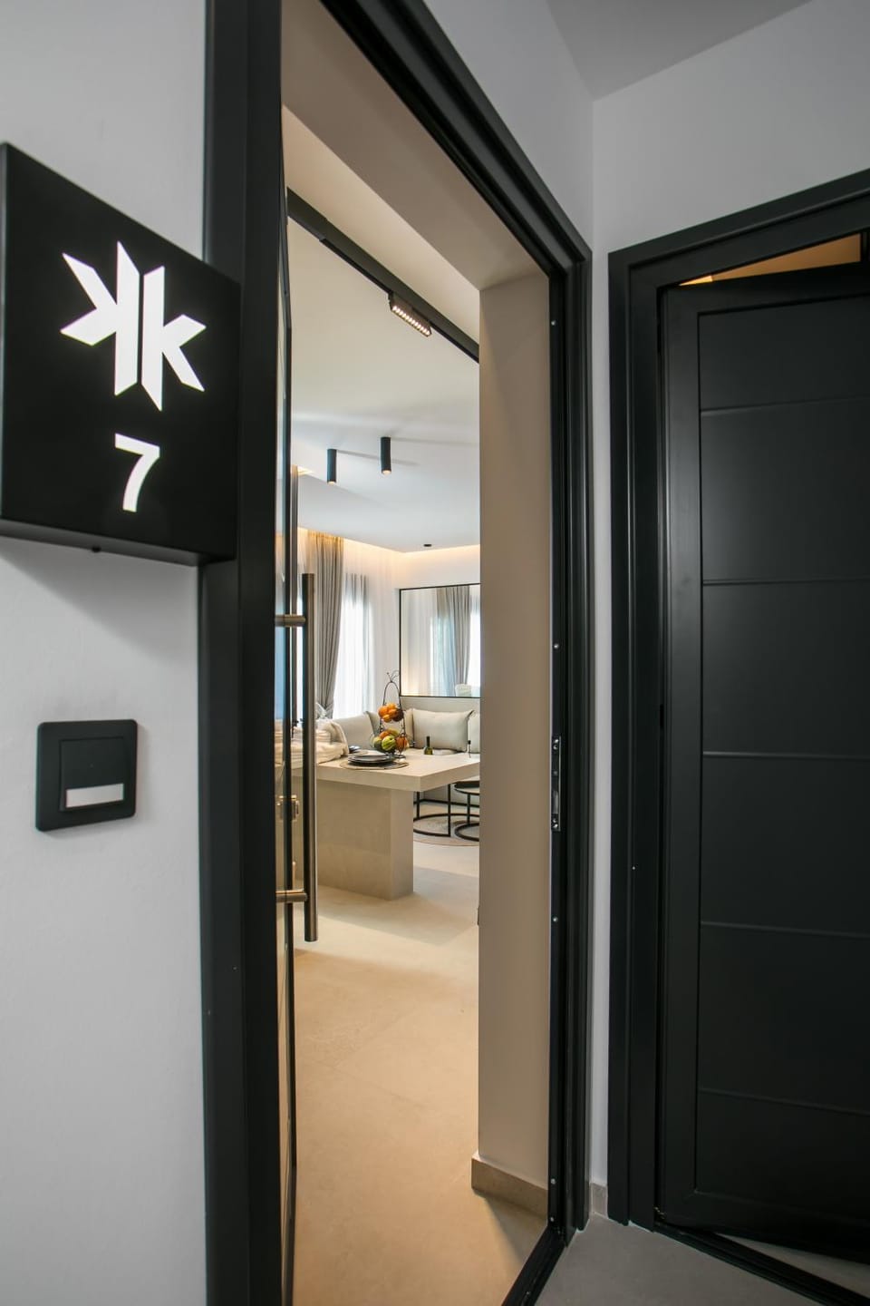 Facade/entrance, Photo of the whole room