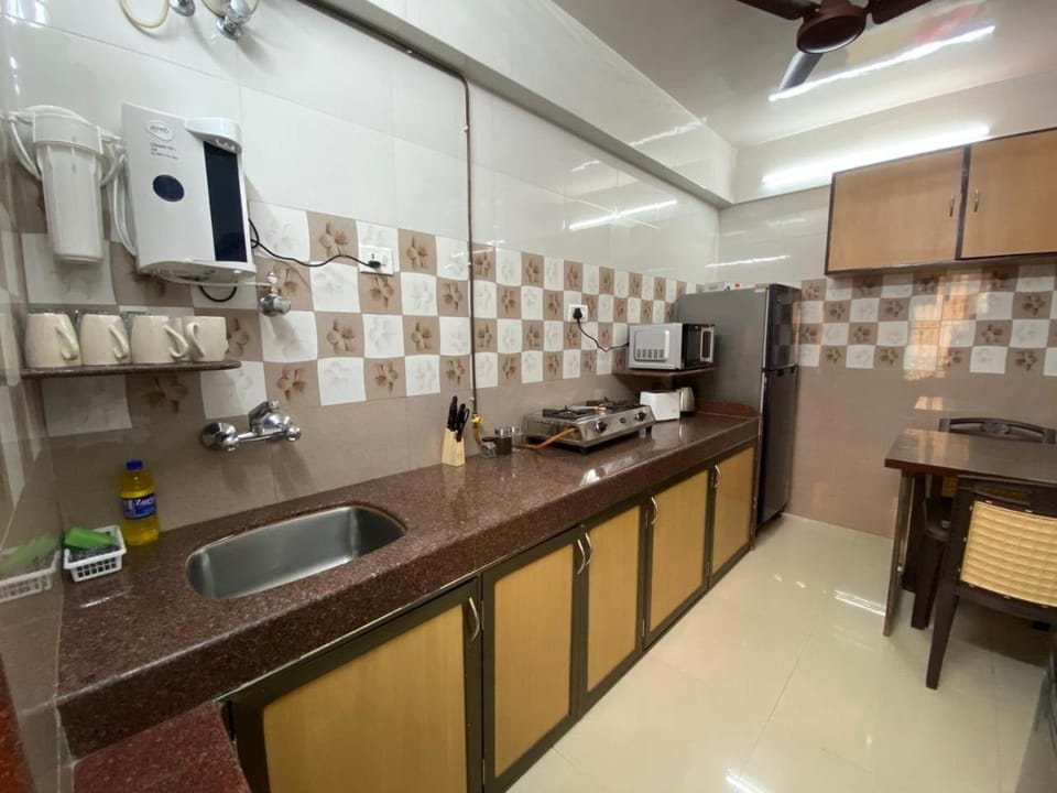 Coffee/tea facilities, Kitchen or kitchenette, stove, toaster