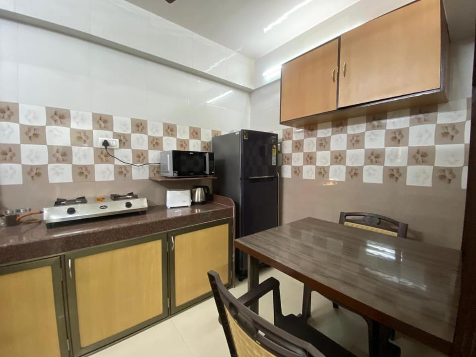 Kitchen or kitchenette, Dining area, stove, toaster
