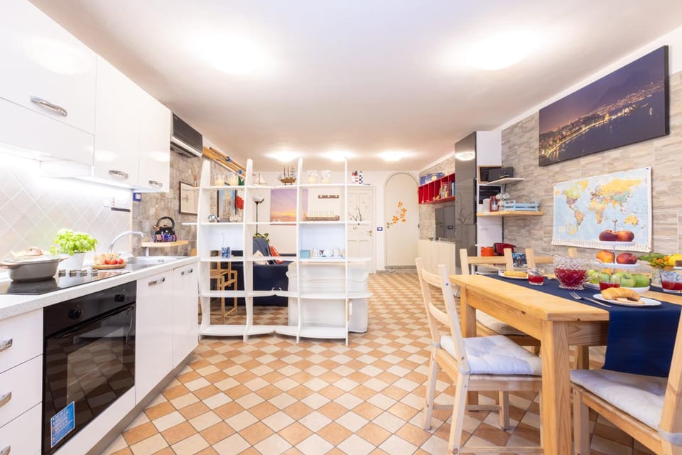 Kitchen or kitchenette, Photo of the whole room, Dining area, oven, stove, kitchen