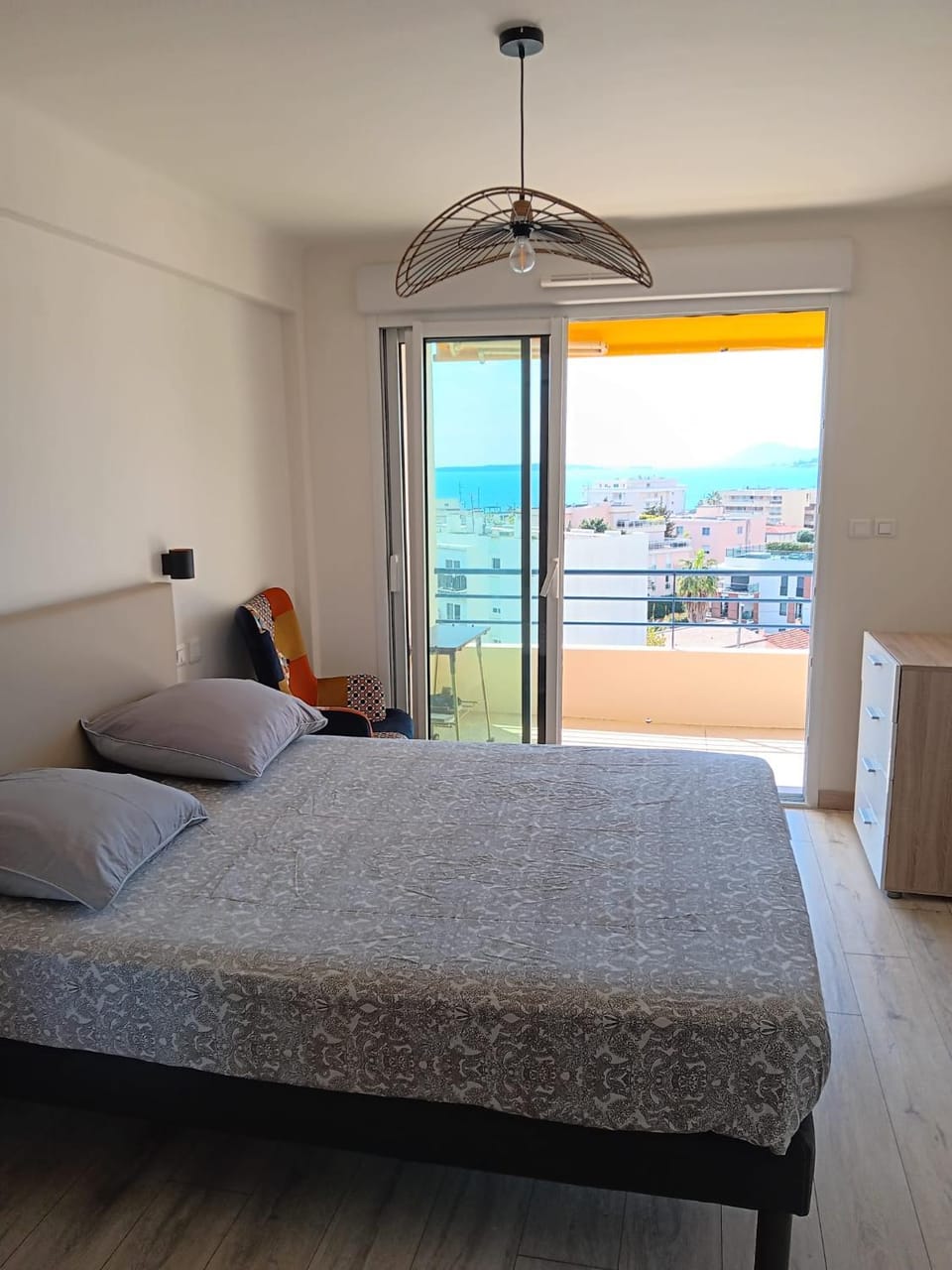 View (from property/room), Balcony/Terrace, Living room, Photo of the whole room, Bedroom