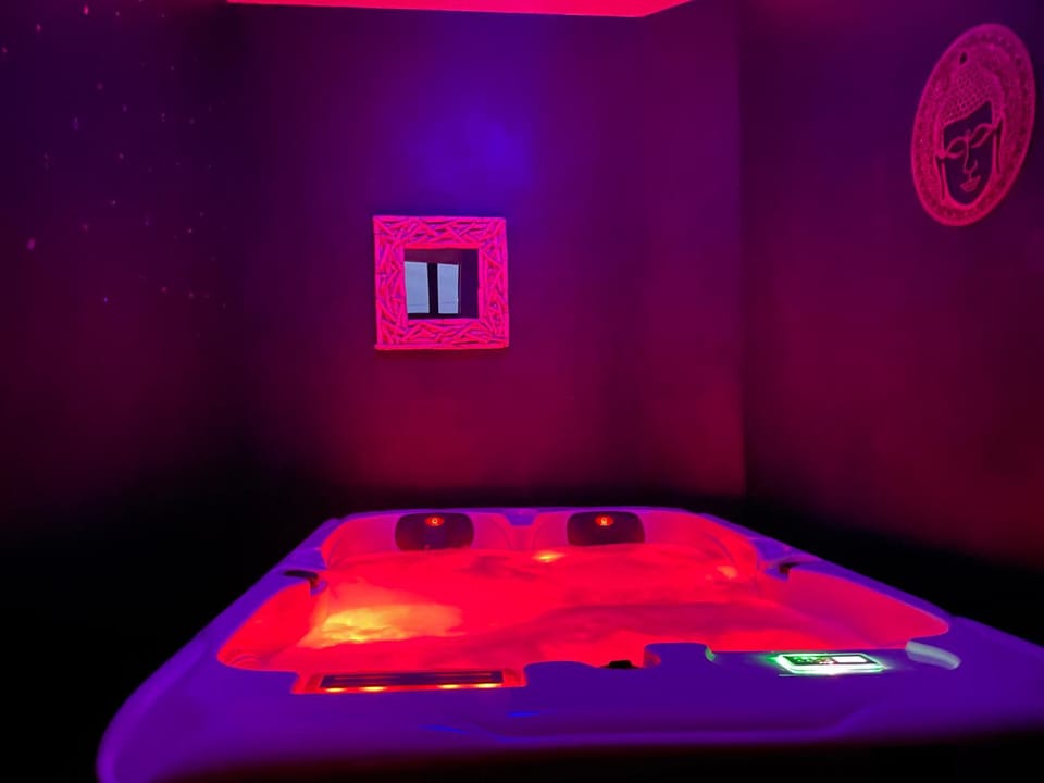 Hot Tub, Hot Tub