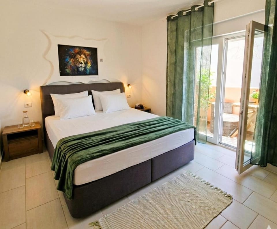 Bed, Balcony/Terrace, Bedroom