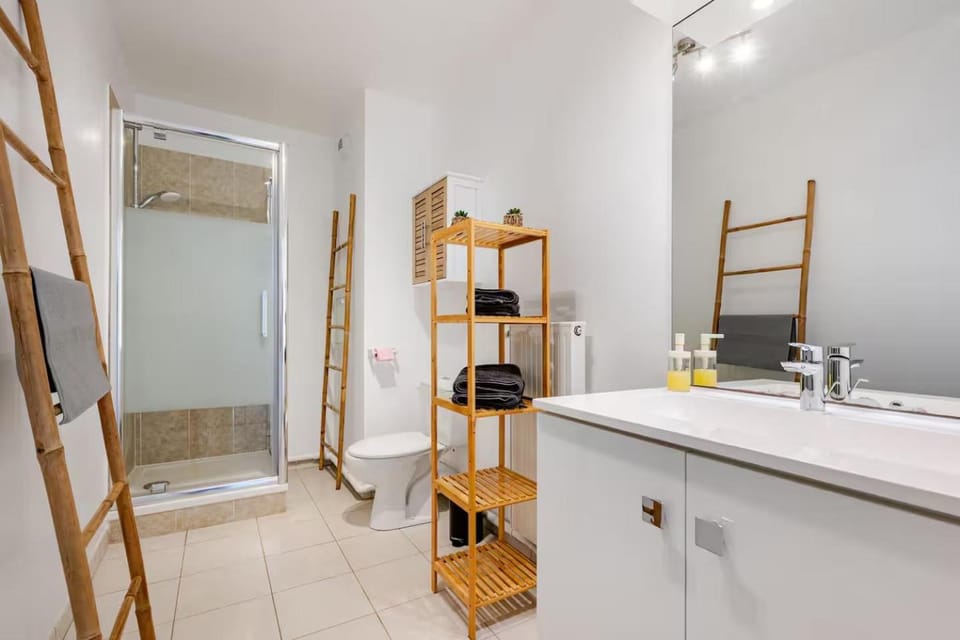 Shower, Bathroom, towels
