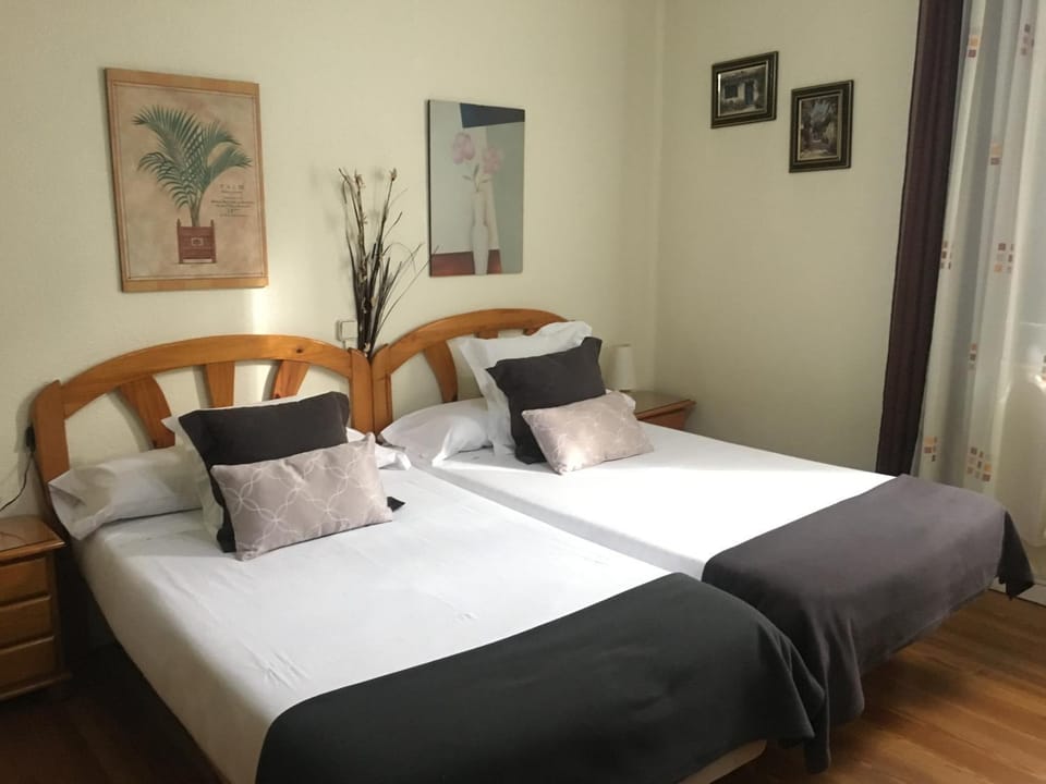 Bed, Photo of the whole room
