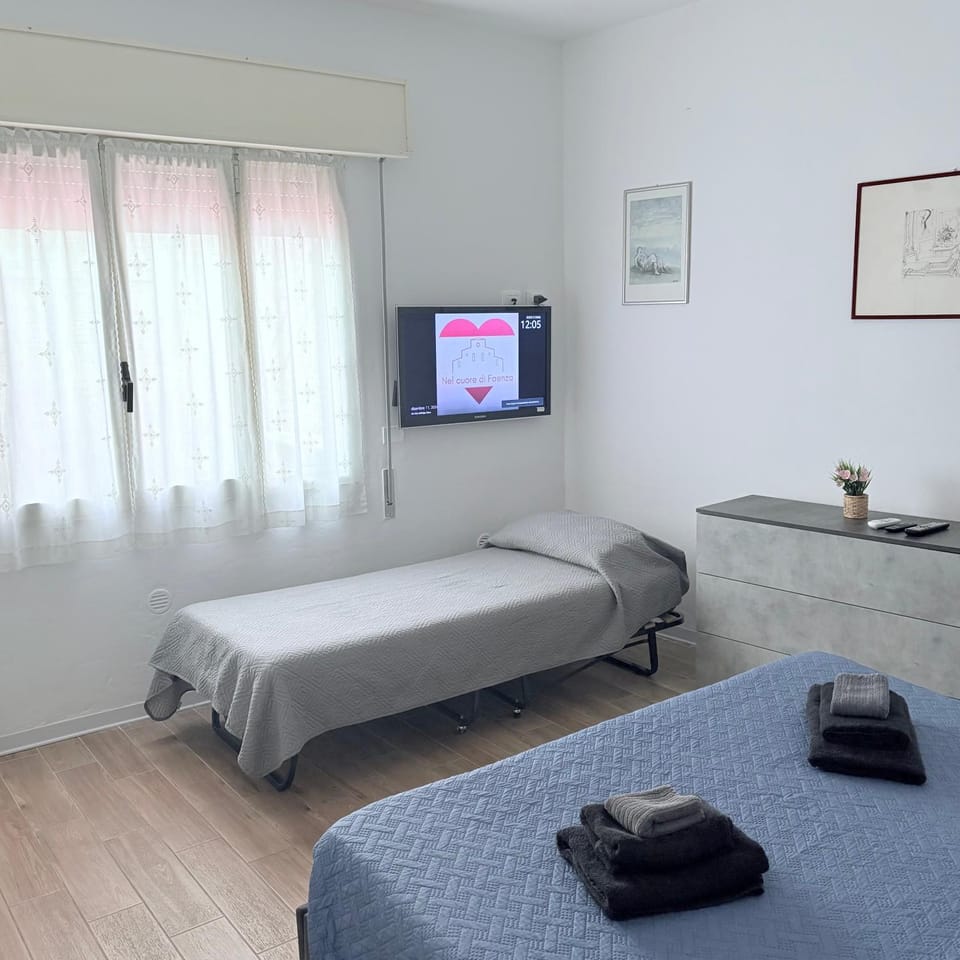 TV and multimedia, Photo of the whole room, Bedroom