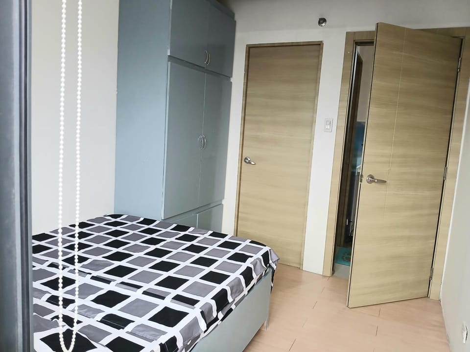 Bed, Photo of the whole room, Bedroom, towels, wardrobe, air conditioner