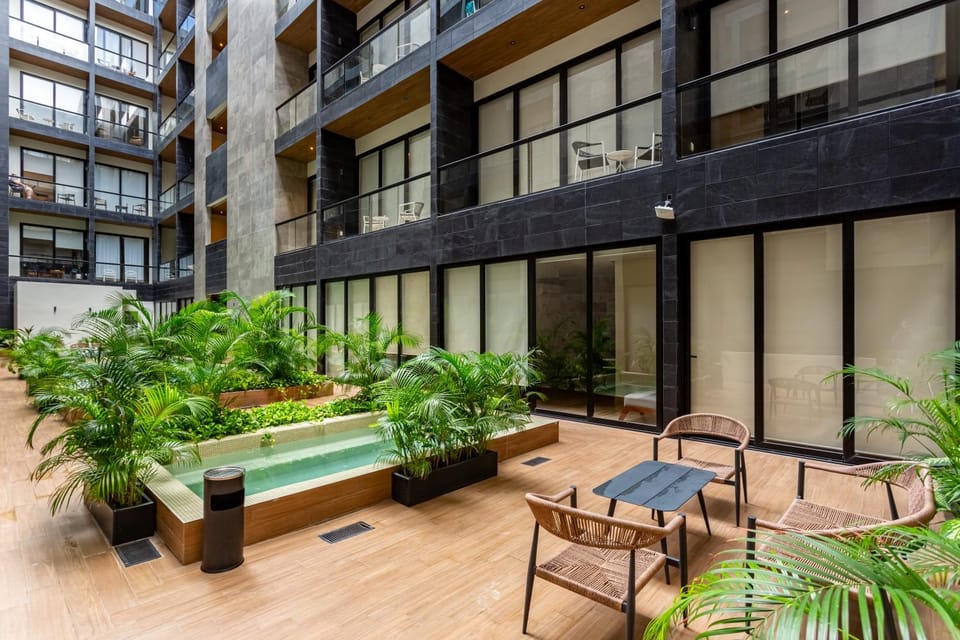 Property building, Spring, Balcony/Terrace