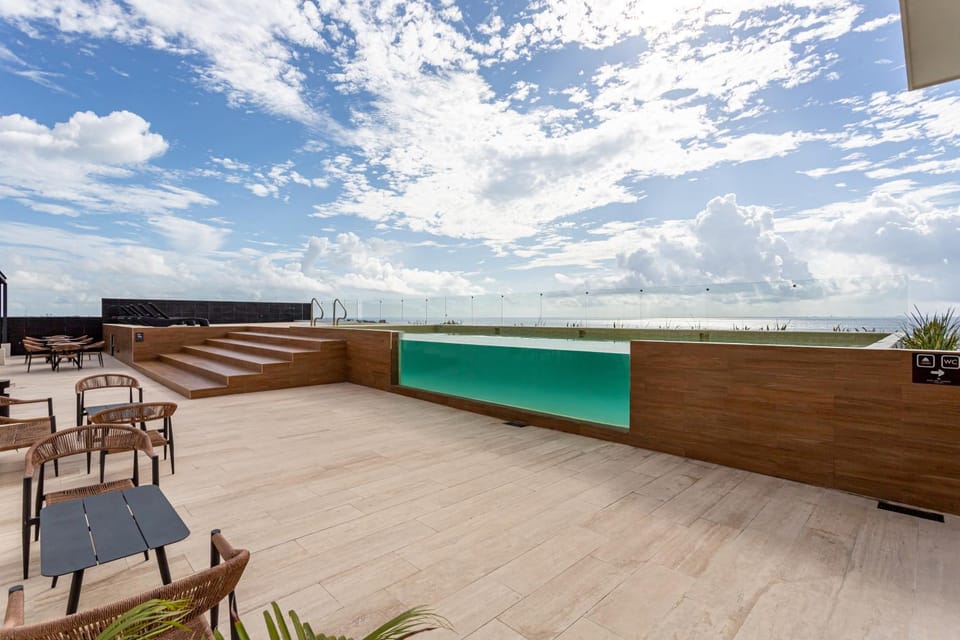 View (from property/room), Balcony/Terrace, Pool view, Sea view, Swimming pool, Swimming pool, sunbed