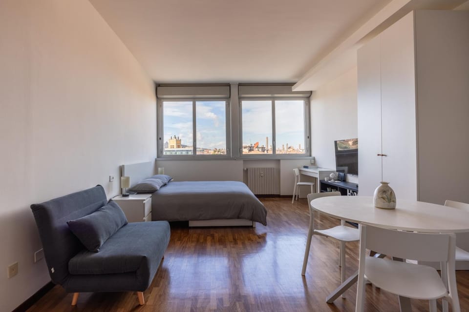 Bed, TV and multimedia, Living room, Photo of the whole room, Seating area, Dining area, Bedroom