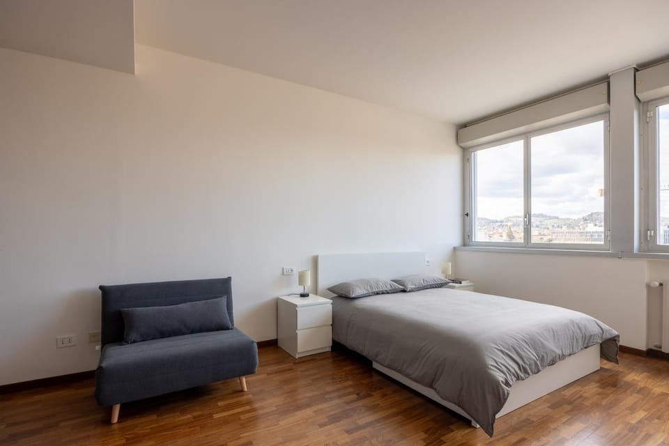 Bed, Living room, Photo of the whole room, Seating area