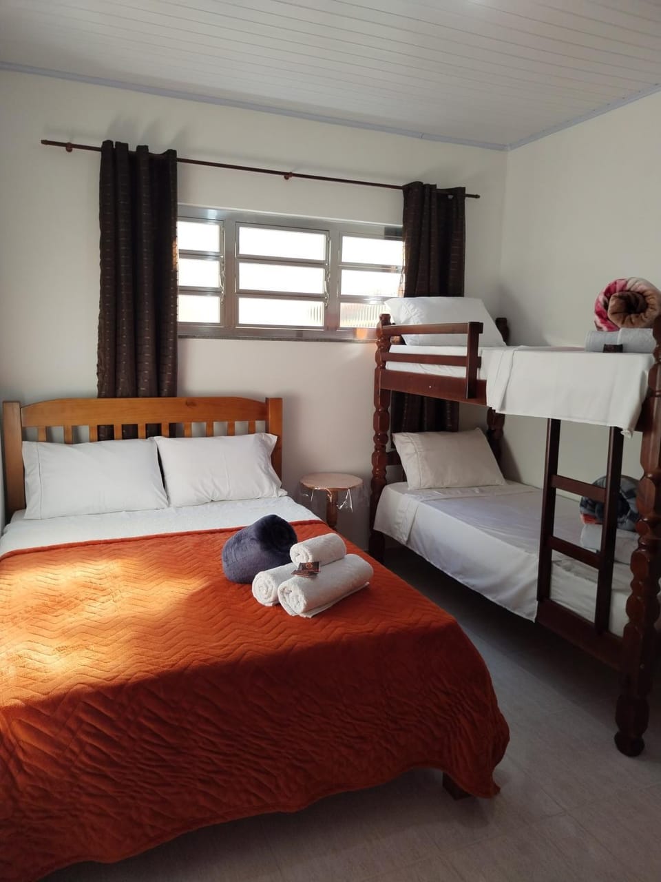 Bed, Photo of the whole room, Bedroom, bunk bed, towels