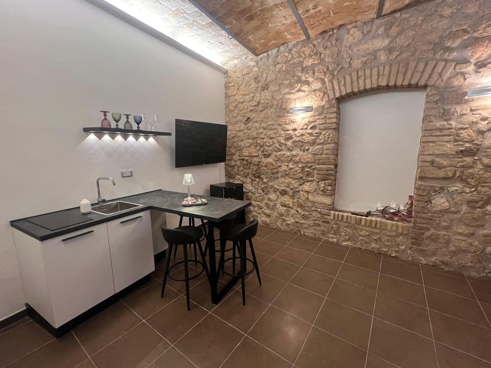 TV and multimedia, Kitchen or kitchenette, Dining area