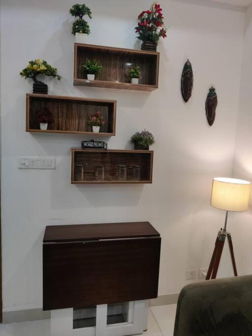 Chic Apartment#Couple Goal#High Rise#Balcony#condo Apartment in Noida