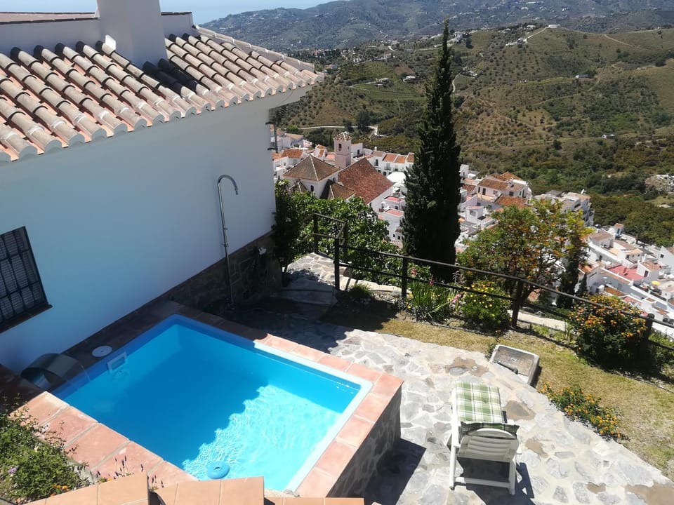 City view, Mountain view, Pool view, Swimming pool