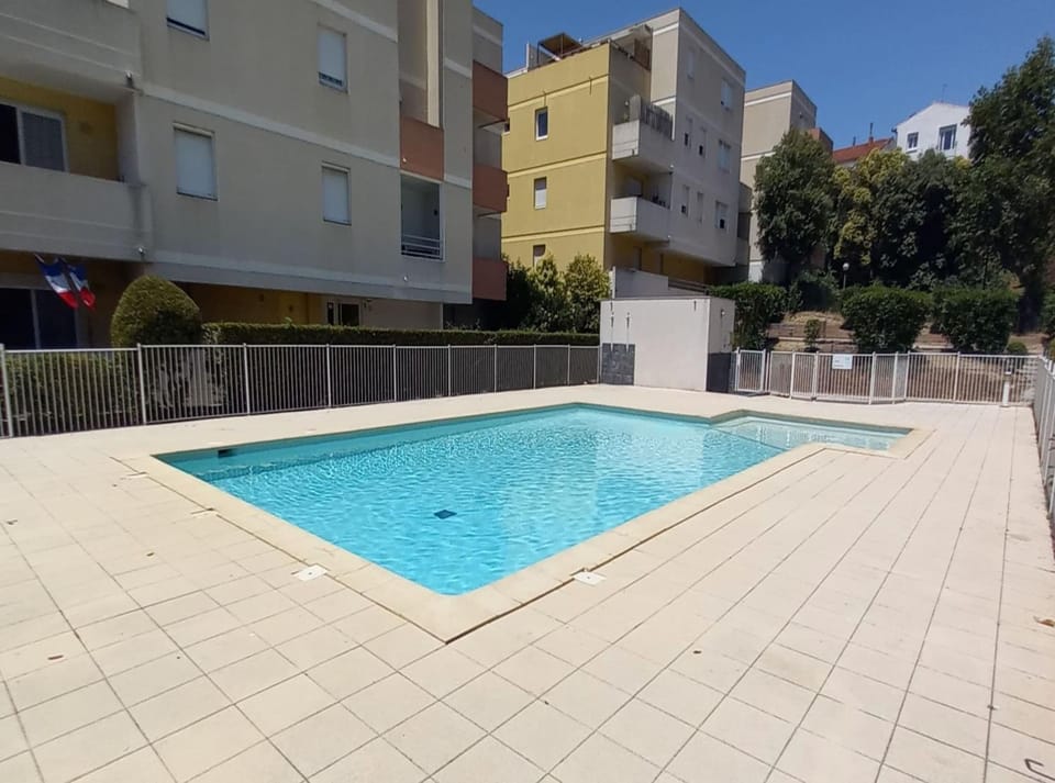 Property building, Day, Pool view, Swimming pool, Swimming pool