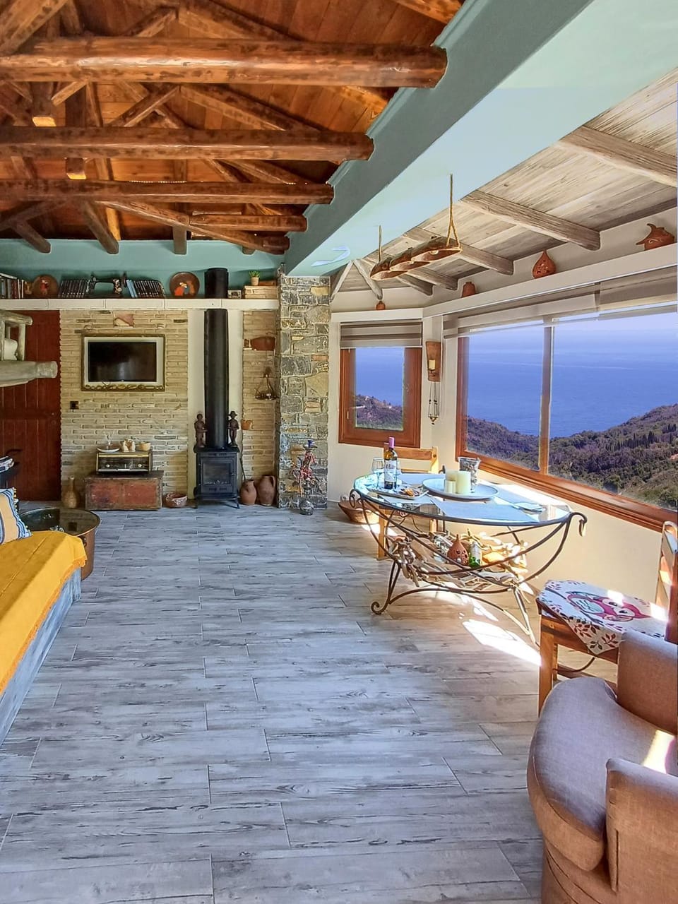 Natural landscape, TV and multimedia, View (from property/room), Living room, Seating area, Dining area, Mountain view