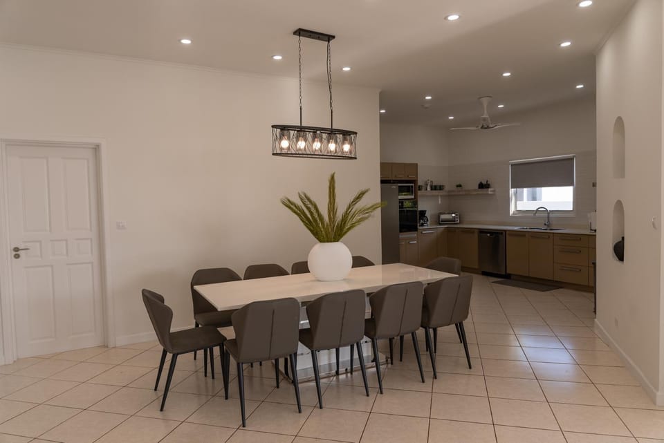 Dining area, kitchen