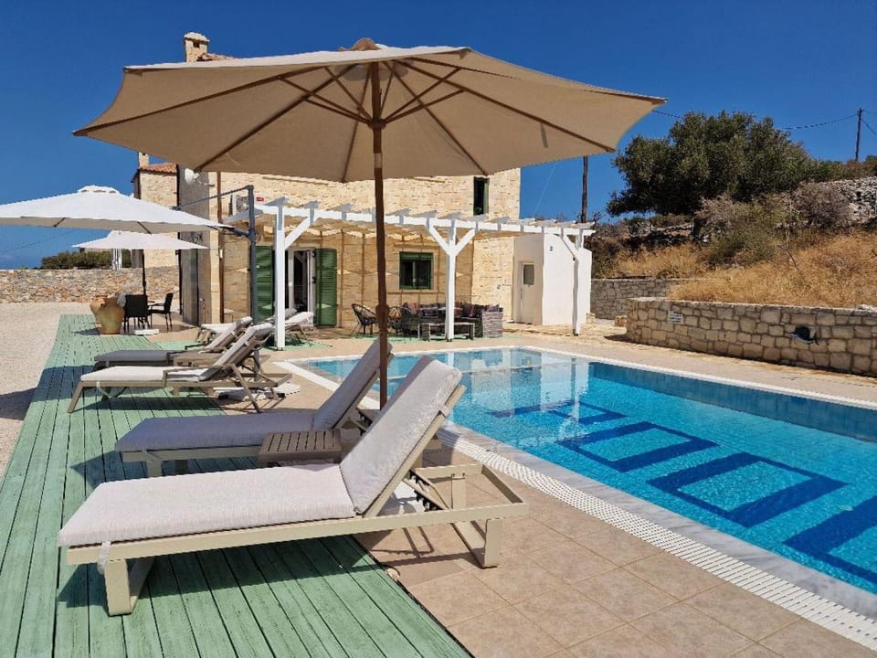 Balcony/Terrace, Sea view, Swimming pool, sunbed