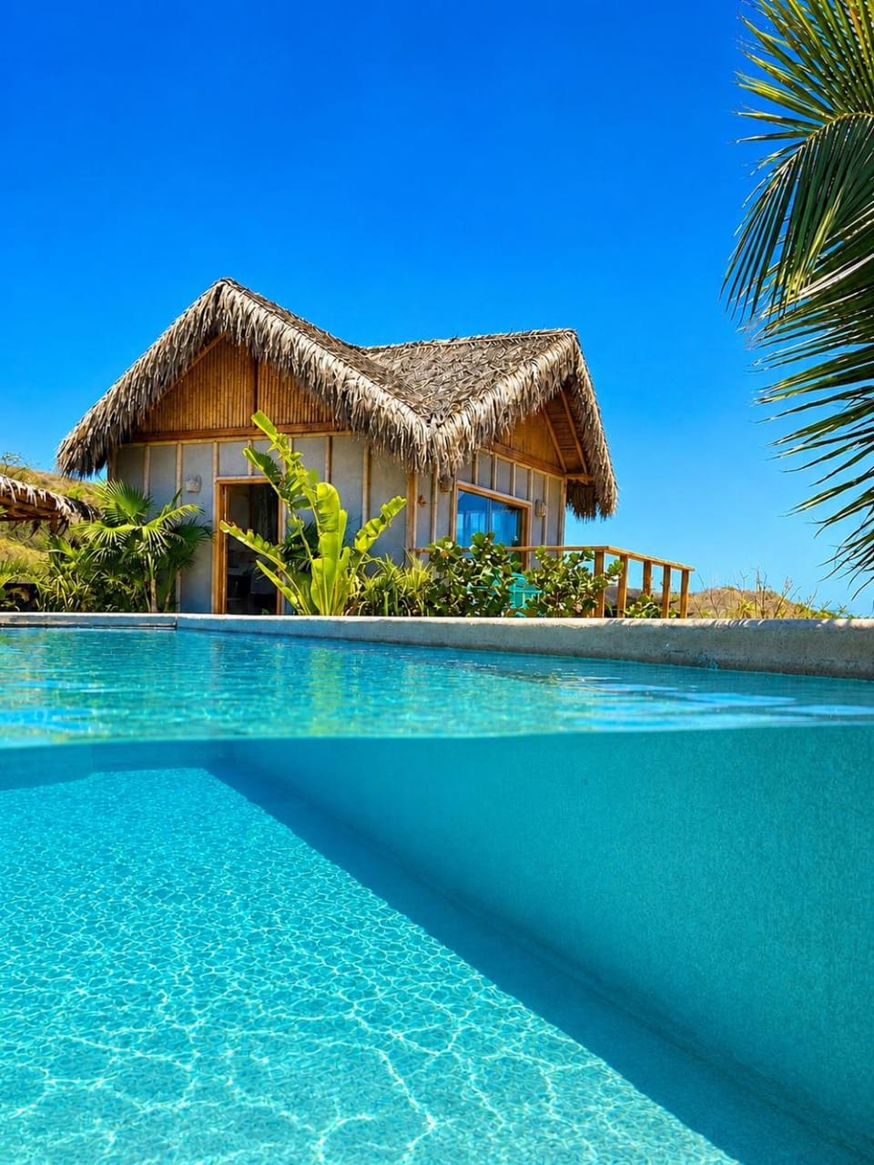 Property building, Day, Natural landscape, Swimming pool, sunbed