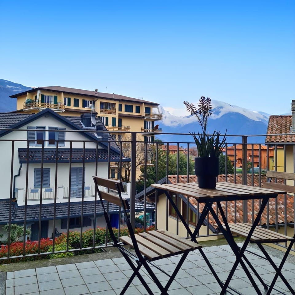 Property building, Natural landscape, View (from property/room), Balcony/Terrace, Balcony/Terrace, Mountain view